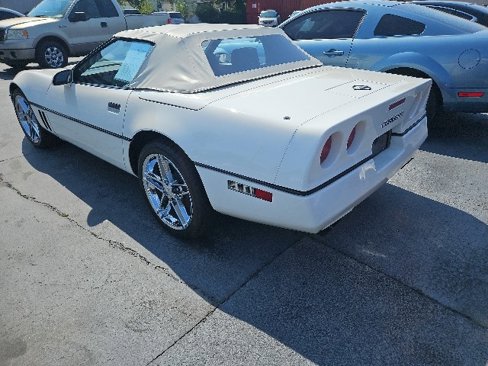 Used 1987 Chevrolet Corvette Convertible image 4
