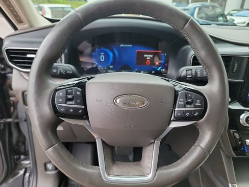 Used 2022 Ford Explorer Platinum w/ Equipment Group 601A image 26