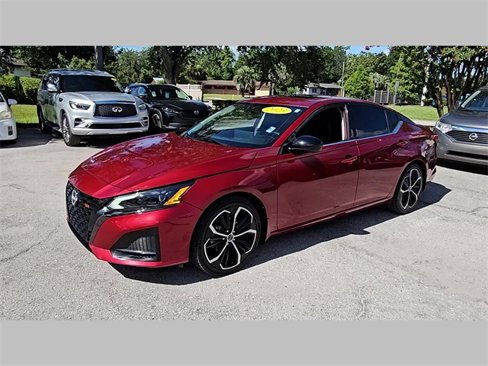 Used 2023 Nissan Altima 2.5 SR image 13