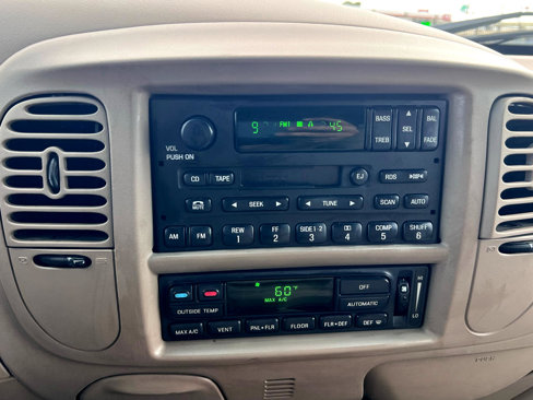 Used 2002 Ford Expedition Eddie Bauer image 25