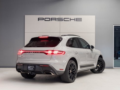 Certified 2022 Porsche Macan image 7