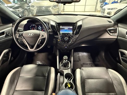 Used 2016 Hyundai Veloster Turbo image 2
