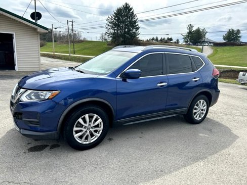 Used 2018 Nissan Rogue SV image 2