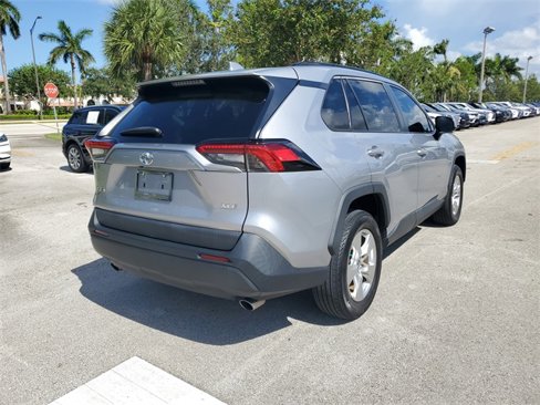 Used 2021 Toyota RAV4 XLE image 4