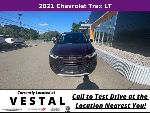 Used 2021 Chevrolet Trax LT w/ LT Convenience Package image 2