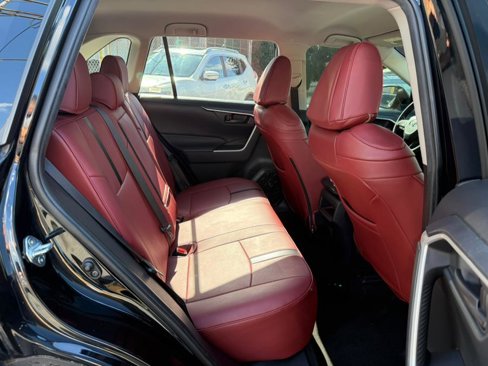 Used 2019 Toyota RAV4 LE image 10