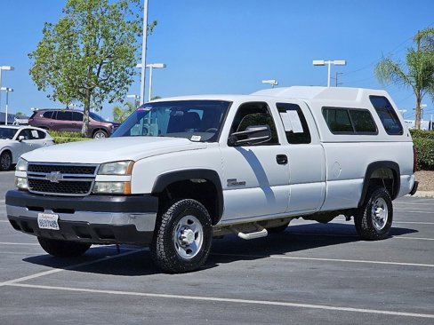 Used 2006 Chevrolet Silverado 2500 W/T w/ Heavy-Duty Power Package image 6