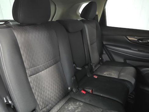 Used 2019 Nissan Rogue SV image 16