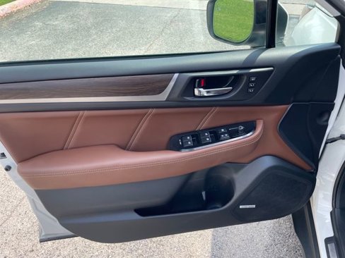 Used 2019 Subaru Outback 2.5i Touring image 11