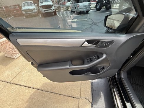 Used 2016 Volkswagen Jetta Sport image 16