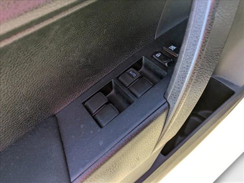 Used 2015 Toyota Corolla L image 12