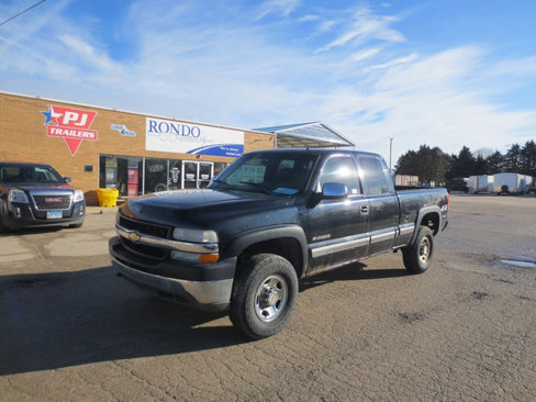 Used 2002 Chevrolet Silverado 2500 LT w/ Off-Road Skid Plate Pkg image 3