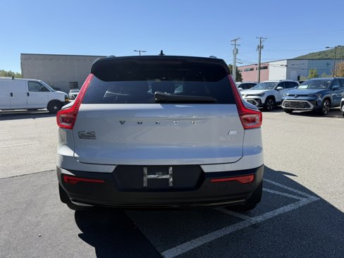 Used 2021 Volvo XC40 P8 Recharge image 5
