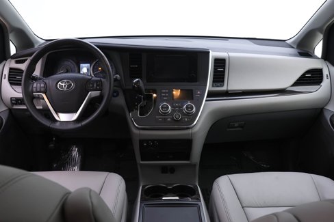 Used 2015 Toyota Sienna L image 5
