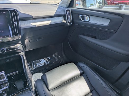 Certified 2023 Volvo XC40 B5 Plus image 17