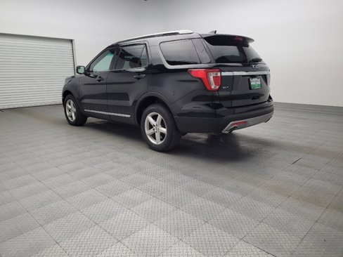 Used 2017 Ford Explorer XLT w/ Equipment Group 202A image 5