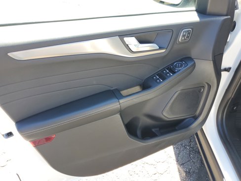 Used 2022 Ford Escape Titanium image 10