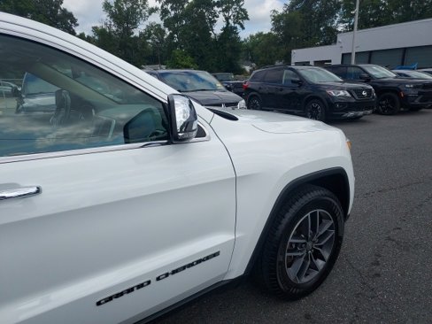 Used 2018 Jeep Grand Cherokee Limited image 11