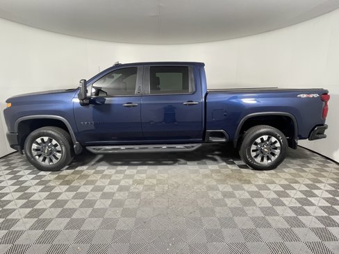 Used 2022 Chevrolet Silverado 2500 Custom w/ Custom Value Package image 2