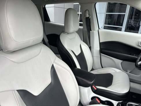 Used 2020 Jeep Compass Limited image 28