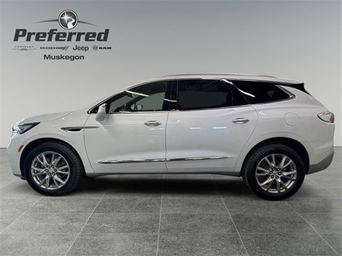 Used 2022 Buick Enclave Essence w/ Experience Buick Package image 3