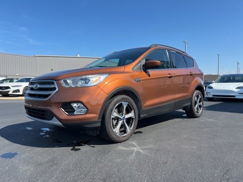 Used 2017 Ford Escape SE w/ Equipment Group 201A image 3