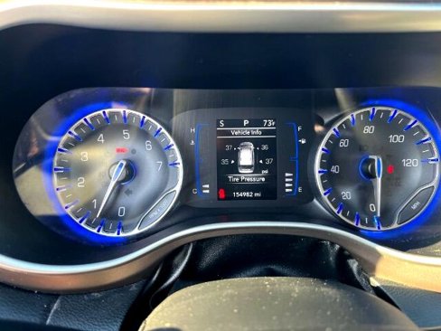 Used 2019 Chrysler Pacifica Touring-L image 6