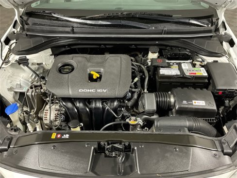 Used 2017 Hyundai Elantra SE image 5
