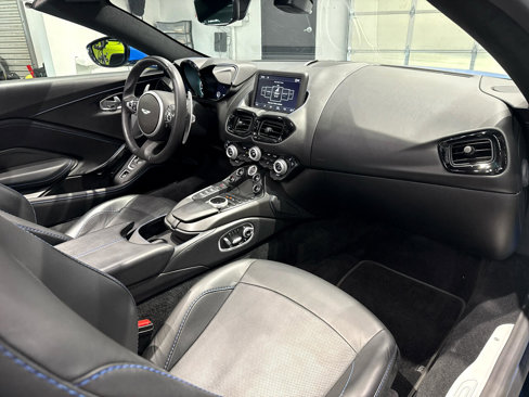 Used 2021 Aston Martin V8 Vantage Roadster image 19