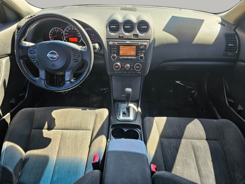 Used 2010 Nissan Altima 2.5 S w/ Premium Audio Pkg image 2