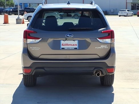 Used 2022 Subaru Forester Limited image 8