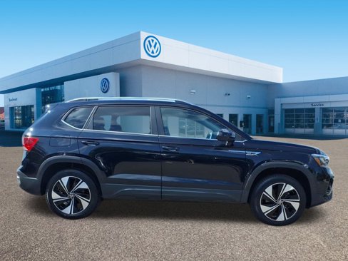 Certified 2024 Volkswagen Taos SE image 8