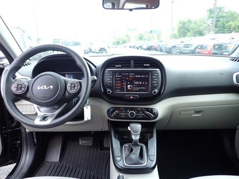 Used 2022 Kia Soul LX image 18