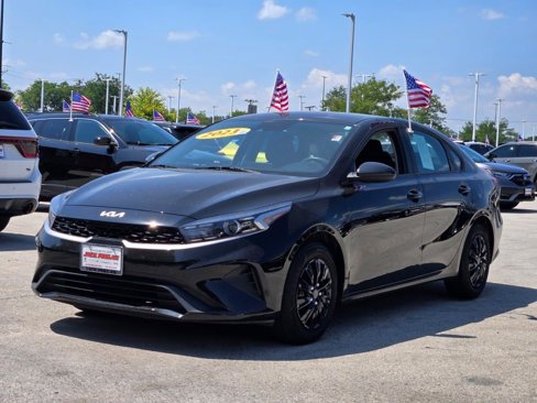 Used 2023 Kia Forte LX image 3