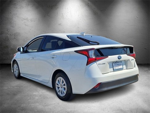 Used 2021 Toyota Prius LE image 4