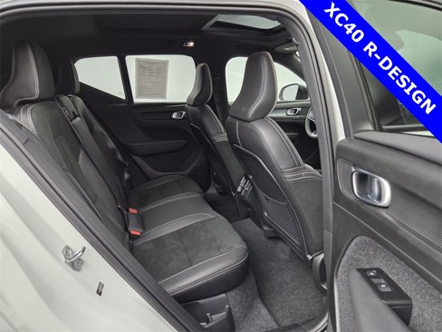 Used 2022 Volvo XC40 T5 R-Design w/ Advanced Package image 14