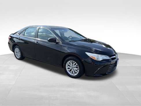 Used 2016 Toyota Camry LE image 8