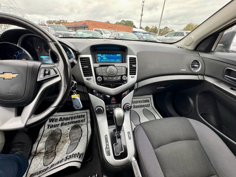 Used 2013 Chevrolet Cruze LT image 16