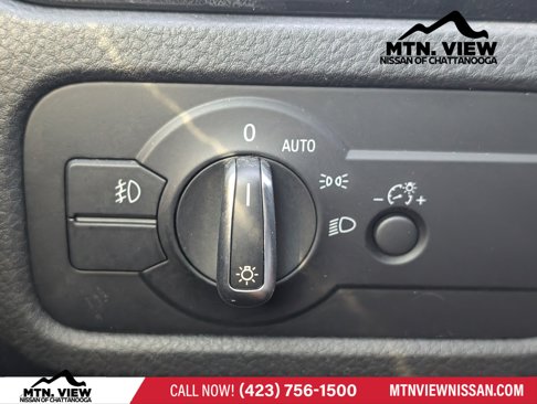 Used 2017 Volkswagen Touareg Sport image 14