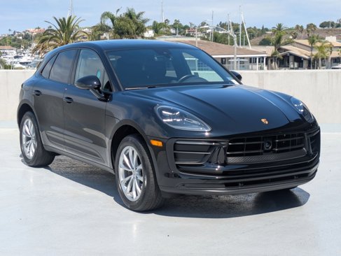 Certified 2024 Porsche Macan image 7