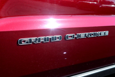 Used 2018 Jeep Grand Cherokee Limited image 24