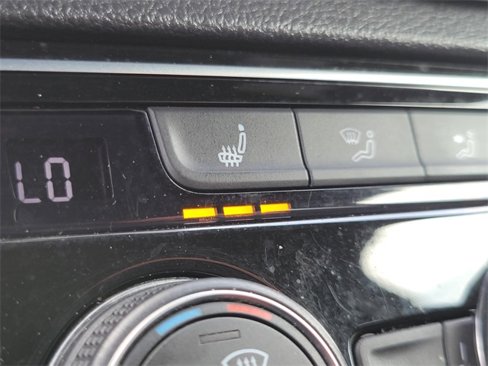 Used 2022 Volkswagen Atlas Cross Sport SE image 6