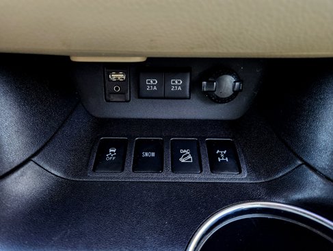 Used 2017 Toyota Highlander AWD V6 image 26