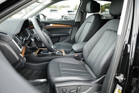 Used 2023 Audi Q5 2.0T Premium w/ Convenience Package image 18