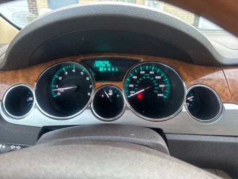 Used 2011 Buick Enclave CXL image 17