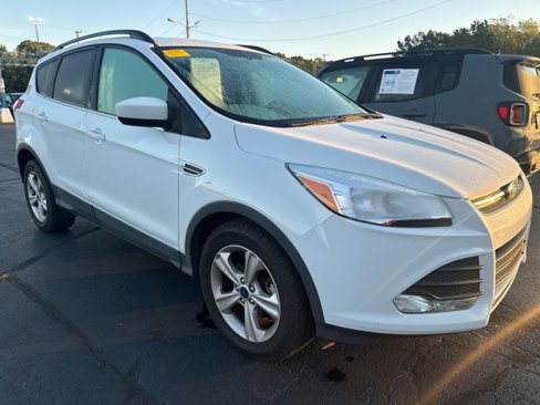 Used 2016 Ford Escape SE w/ Equipment Group 201A image 3