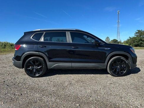 Used 2023 Volkswagen Taos SE w/ Panoramic Sunroof Package image 9
