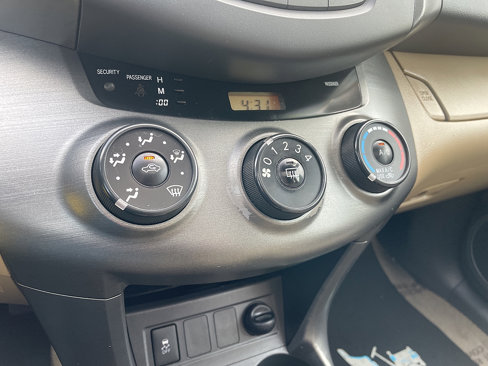 Used 2011 Toyota RAV4 4WD image 40
