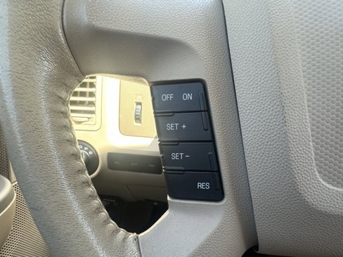 Used 2010 Ford Escape XLT image 10