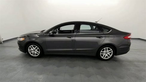 Used 2016 Ford Fusion SE image 5